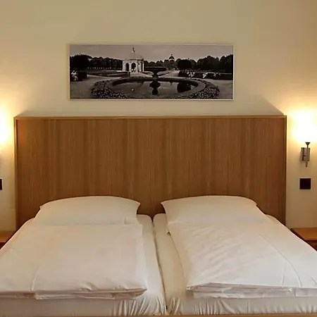 מלון Sollner Hof 3*