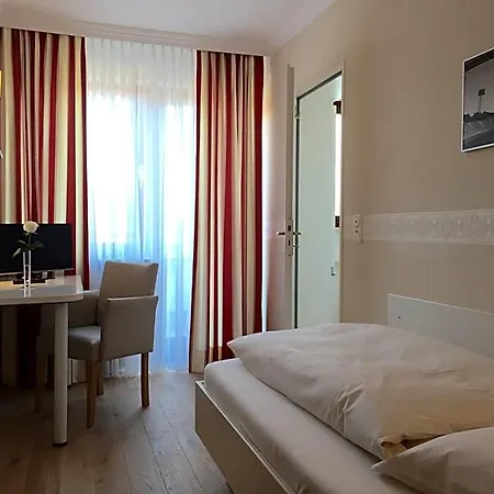 מלון Sollner Hof 3*