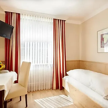 Sollner Hof מלון 3*
